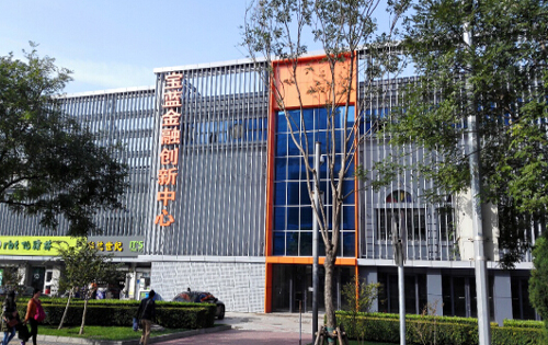 宝蓝金融创新中心正门 